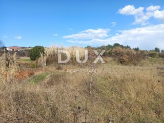 ISTRIA, POLA - Terreno edificabile nella zona commerciale Šijana 2200 m2