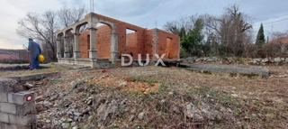 ISOLA DI KRK, DOBRINJ - Casa indipendente in costruzione in vendita a prezzo ridotto.