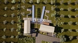 ISTRIA, VIŽINADA - Ampio edificio e terreno agricolo