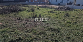 ISTRIA, KRNICA (vicino a Marčana) - terreno edificabile con permesso e progetto validi, immediatamente pronto per la costruzione!