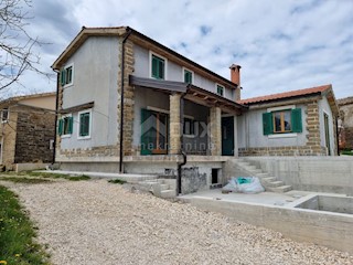 ISTRIA, PAZIN - Casa indipendente con piscina