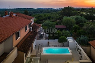 ISTRIA, VINKURAN - Casa con due appartamenti e piscina! Vicino al mare!