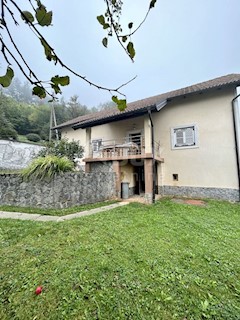 OTOČAC - Casa con ampio giardino e 2 cantieri