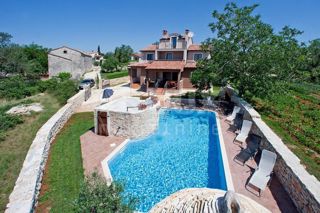 ISTRIA, JURŠIĆI - affascinante casa con vista sulla natura