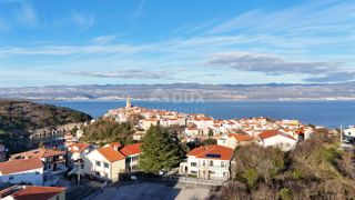 ISOLA DI KRK, VRBNIK (centro) - Terreno edificabile + soluzione concettuale dal design unico