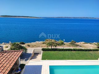 ISOLA DI PAG, POVLJANA Appartamento con 3 camere da letto in un nuovo edificio PRIMA FILA AL MARE