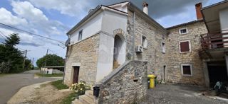 ISTRIA, PARENZO - Casa istriana ristrutturata con giardino