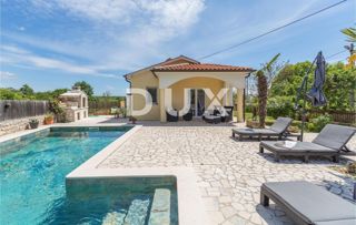 ISTRIA, LABIN - Bella casa con piscina