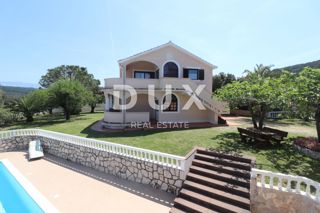 ISOLA DI RAB, SUPETARSKA DRAGA - Bellissima villa con piscina in un'ottima posizione