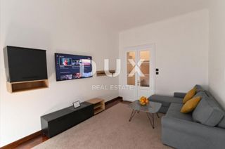 RIJEKA, CENTRO - appartamento 56m2, soggiorno+2 camere da letto, 1° piano, balcone