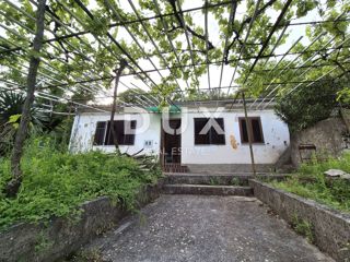 ISTRIA, LABIN - Casa in campagna con un bellissimo giardino