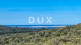 MALI LOŠINJ - Terreno edificabile in posizione tranquilla con vista mare