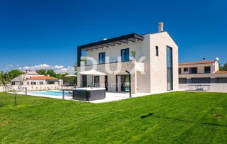 ISTRIA, LABIN - Casa immacolata con piscina e campo da tennis