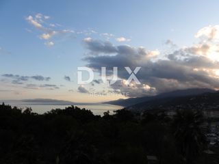 ABBAZIA, MATULJI - casa di 400m2 con un appartamento duplex e due appartamenti + giardino di 710m2
