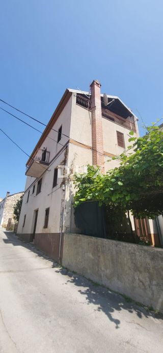 ISOLA DI UGLJAN, KALI - Spaziosa casa a 180 m dal mare con quattro piani e tre posti auto!