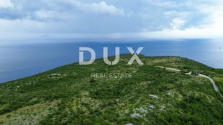 ISTRIA, SKITAČA - Terreno edificabile unico con permesso di costruzione per due ville moderne 