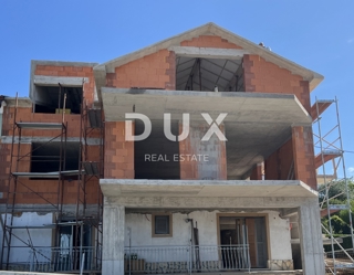 MATULJI - Offerta rara: nuovo edificio in pieno centro!