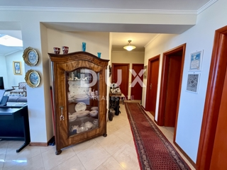 OPATIJA, VOLOSKO - RARO! 115 m2 in una vecchia villa con vista mare