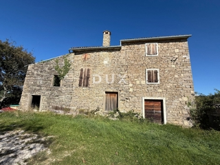 ISTRIA, GROŽNJAN - Casa indipendente in pietra con vista mare