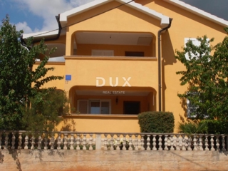 ZADAR, KARIN - OCCASIONE! Casa indipendente, a 100 m dalla spiaggia!