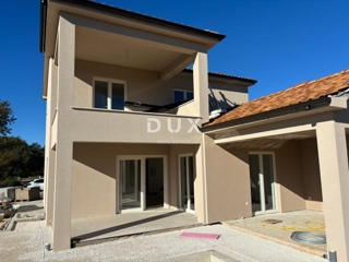 ISTRIA, ŽMINJ - Nuova casa mediterranea con vista sui vigneti in un complesso privato!