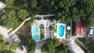 ISTRIA, GRAČIŠĆE - Campeggio nel cuore dell'Istria con ricca infrastruttura e terreno aggiuntivo