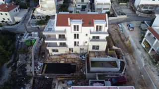 ROGOZNICA, STIVAŠNICA – Appartamento al piano terra con piscina e vista mare