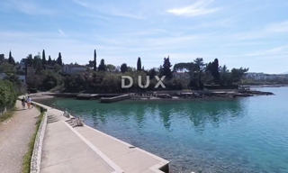 ISOLA DI KRK, MALINSKA – Terreno esclusivo prima fila al mare