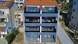 CRIKVENICA - Appartamento a due piani, 101 m2, vista mare!