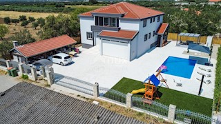 ZADAR, ZEMUNIK - Bella villa con piscina riscaldata