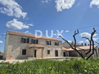 ISTRIA, BARBAN - Casa rustica con piscina