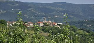 ISTRIA, MOTOVUN - Una terra magica con una vista panoramica mozzafiato! Osama!