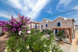 ISOLA DI MOLAT - Bella casa vicino al mare nel cuore di Molat