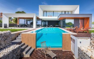 ISTRIA, LIŽNJAN - Diva francese moderna e senza tempo