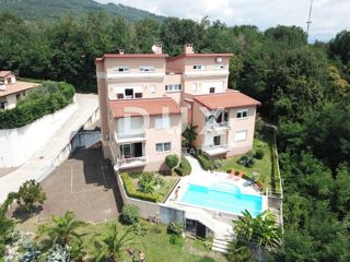 OPATIJA, IČIĆI - spazioso appartamento duplex a 250 metri dal mare con piscina e giardino