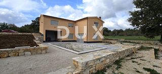 ISTRIA, SVETVINČENAT - Privacy! Incantevole casa di recente costruzione con piscina e ampio giardino.