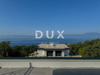 RIJEKA, KOSTRENA - una villa esclusiva con piscina e garage e vista panoramica sul mare