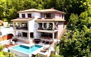 OPATIJA, VEPRINAC - casa di famiglia in un villaggio tranquillo con piscina, parcheggio e giardino