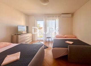 CRIKVENICA - Appartamento diviso in due appartamenti con bellissima vista sul mare. BOX AUTO!