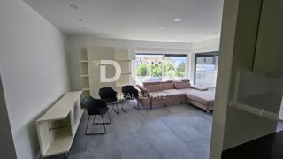 KASTAV, REŠETARI - appartamento di nuova costruzione 130m2, 1° piano, soggiorno + 3 camere da letto con vista mare e garage + giardino 57m2
