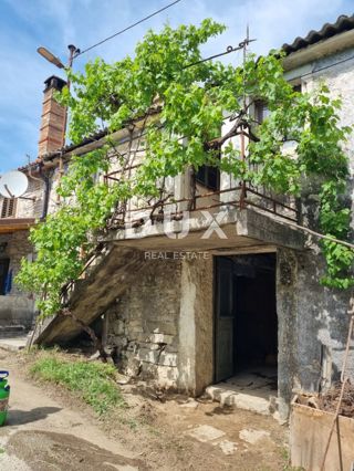 ISTRIA, PINGUENTE - Casa in pietra da ristrutturare con ampio terreno edificabile