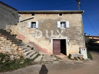 ISTRIA, VIŠNJAN - Casa in pietra con ristrutturazione in corso
