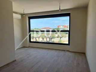 ISTRIA, PARENZO - Appartamento in un nuovo edificio in un'ottima posizione con garage!