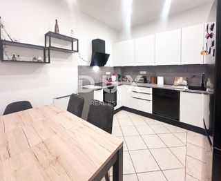 RIJEKA, CENTRO STORICO - Appartamento con tre camere da letto per vivere o investire, vicino al Korzo