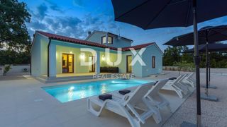 ISTRIA, SVETVINČENAT - Affascinante casa di nuova costruzione con piscina