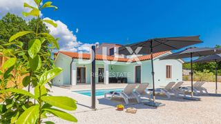 ISTRIA, SVETVINČENAT - Affascinante casa di nuova costruzione con piscina