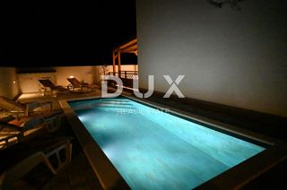 ZADAR, VIR - Villa bifamiliare completamente arredata con piscina a 6 minuti dalla spiaggia!