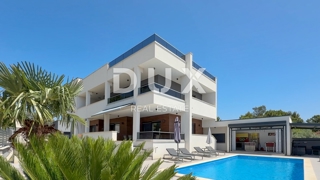 ISTRIA, MEDULIN - nuovo edificio di lusso con piscina