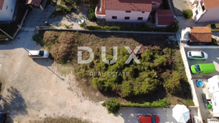 ZADAR, SINJORETOVO - Terreno edificabile 590m²