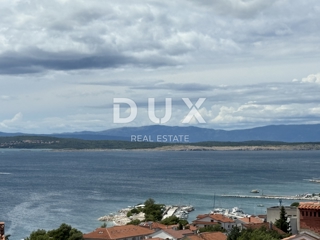 CRIKVENICA - Appartamento ristrutturato a 200 metri dal mare, loggia, parcheggio, vista mare